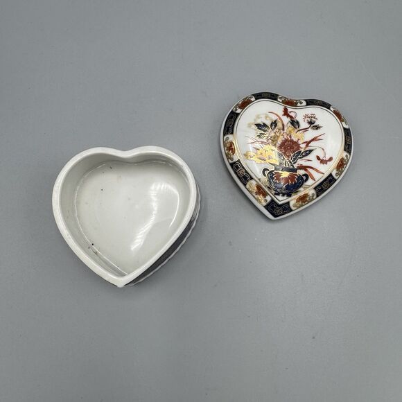 Vtg Imari Ware Heart Shaped Trinket Box Japan Floral Design Romance Vanity Glam - Picture 4 of 9